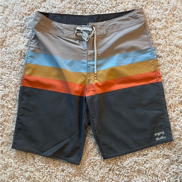 Billabong Board Shorts - Picture 1 of 3